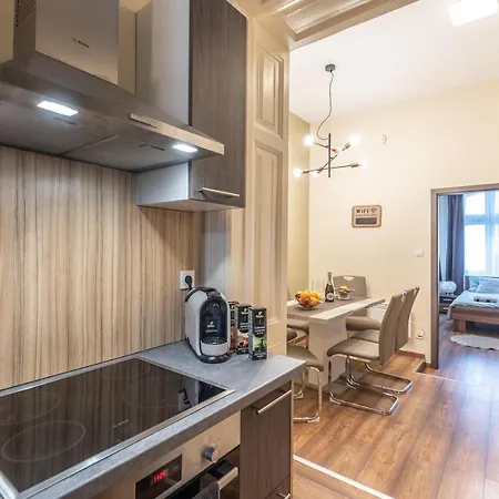 Wiky's With 3bathrooms Apartman *