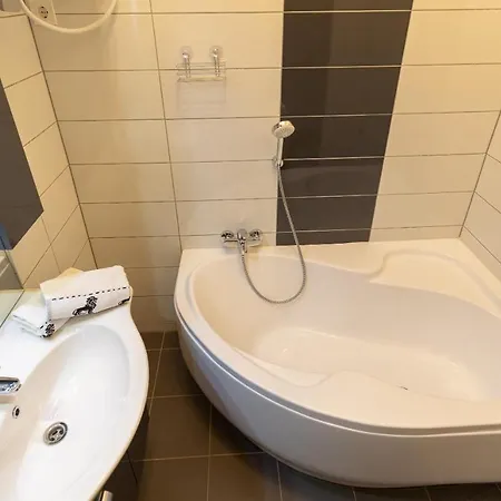 Wiky's With 3bathrooms Apartment Budapest