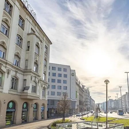 Wiky's With 3bathrooms Apartament