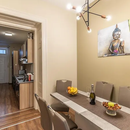 Wiky's With 3bathrooms Budapesta