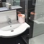 Wiky's With 3bathrooms *